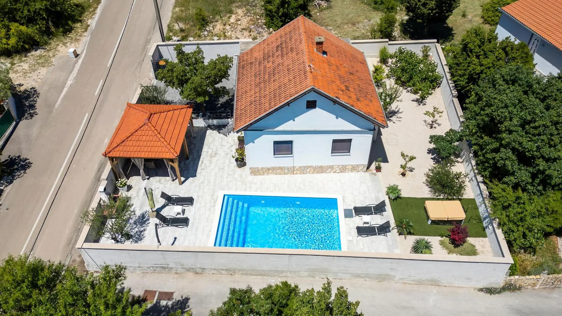 Baroque Art With Pool, Sauna And Gym Pridraga Villa