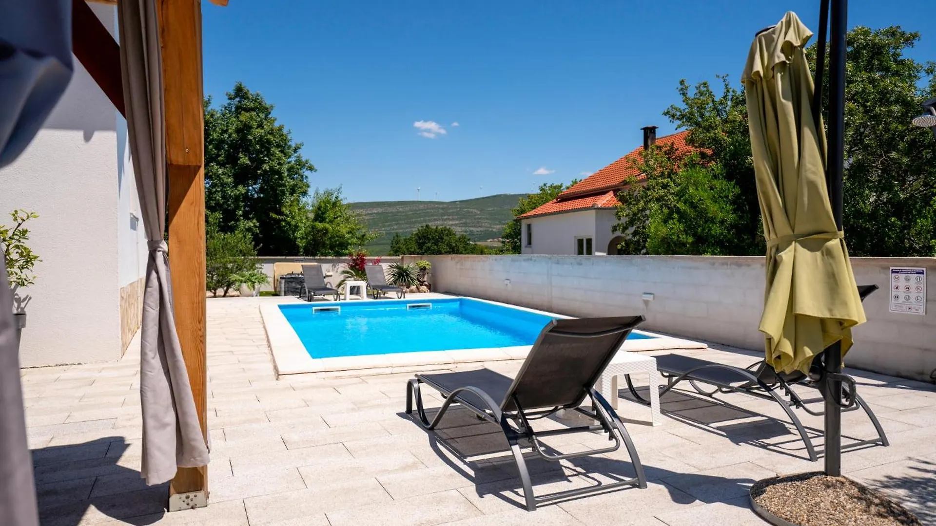 Villa Baroque Art With Pool, Sauna And Gym Pridraga